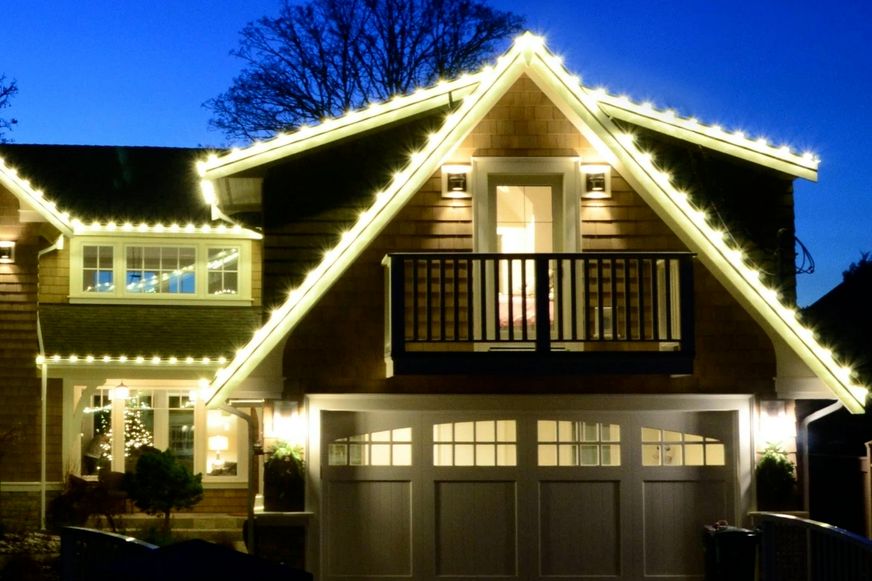 House Christmas light diplay