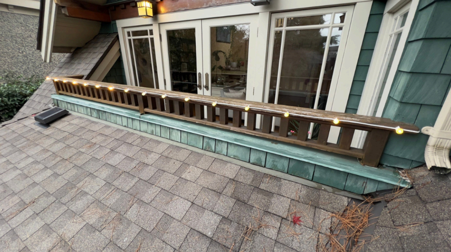 west side heritage home holiday lighting installation