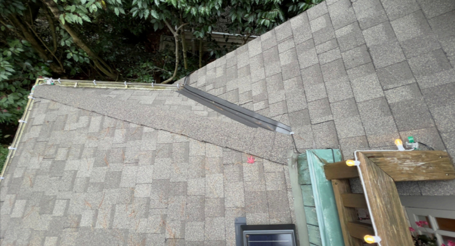 west side heritage home holiday lighting installation